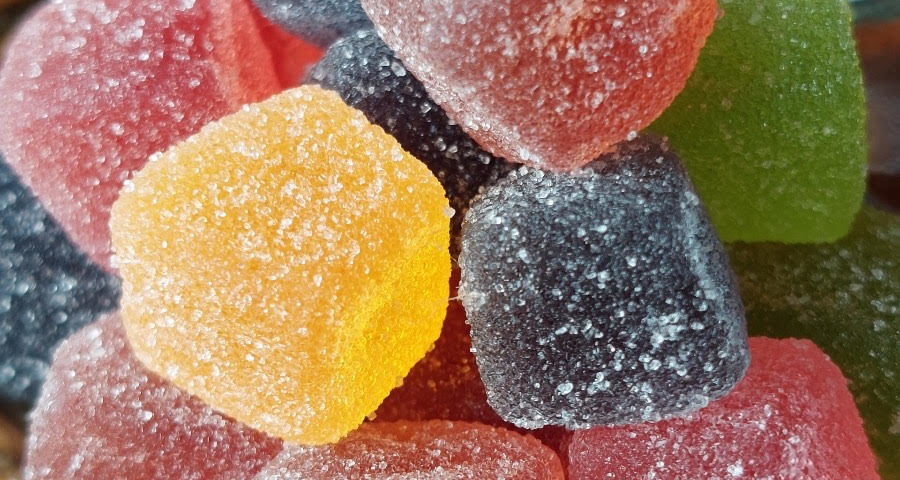 Savor the Moment: Live Resin Gummies for Socializing and Relaxation